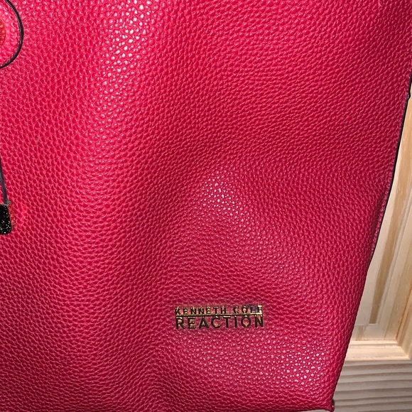 Kenneth Cole Reaction red tote handbag with matching wristlet - Picture 2 of 4